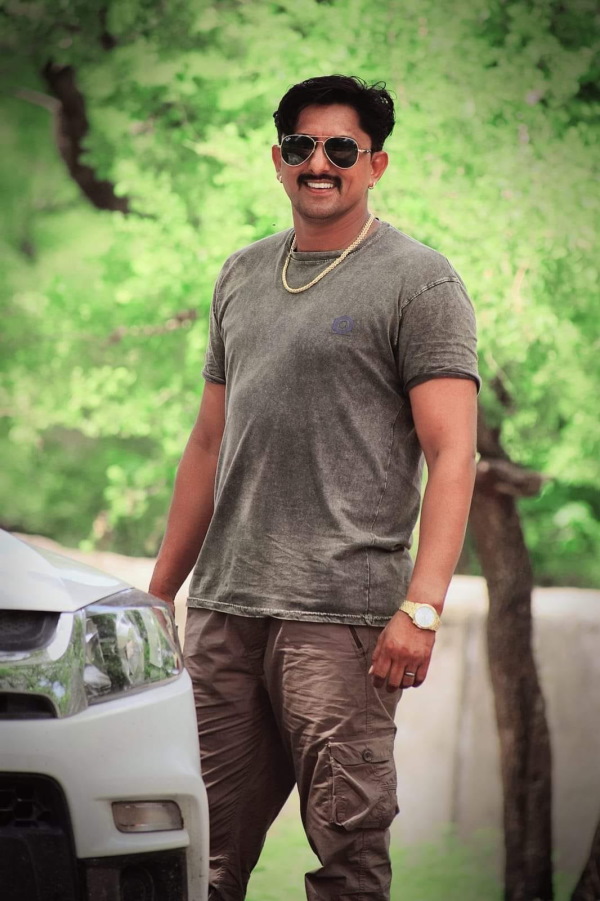 स्टंट वीडियो बनवाने के लिए अगल से कैमरामैन रखा करता था