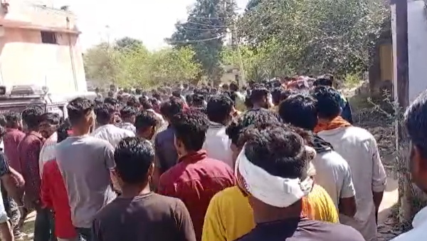 हथियारों से ताबड़तोड़ वारकर देवा गुर्जर की हत्या हथियारों से ताबड़तोड़ वारकर देवा गुर्जर की हत्या