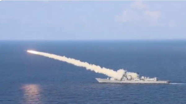 अमेरिका बनाम चीन... अमेरिका बनाम चीन...