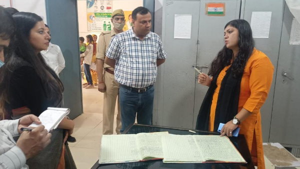 अनुपस्थित पाए जाने वाले सभी कर्मचारियों का 1 दिन का वेतन काटा