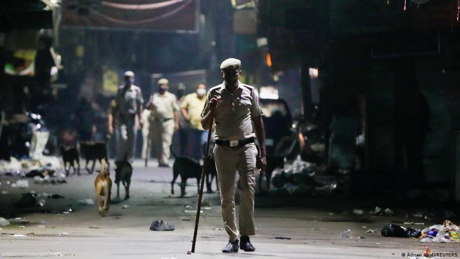 भारत में आसान नहीं है निचले पदों पर काम करने वाले पुलिसकर्मियों की जिंदगी