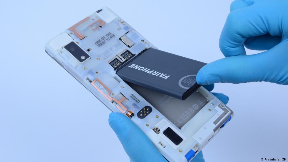 स्मार्टफोन की बैटरी बदलना भी अब पहले की तरह आसान नहीं रहा