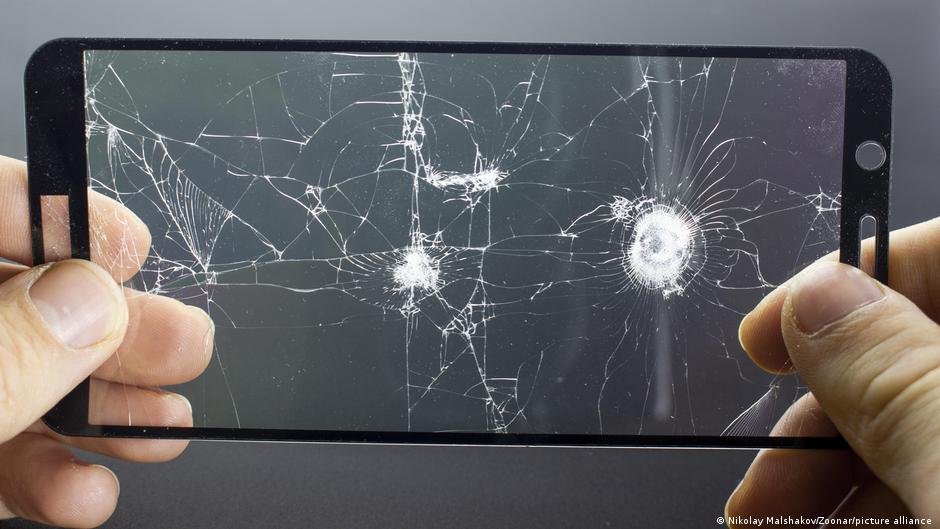 स्मार्टफोन के कारण धरती पर कचरे का बोझ बढ़ रहा है