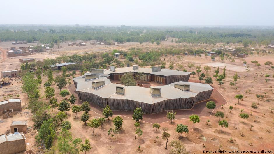 बुर्किना फासो में नये तरीके आजमा कर मिट्टी को सुधारने में मदद मिली है