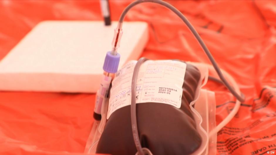 कनाडा में गे पुरुषों के लिए रक्तदान आजीवन प्रतिबंधित था