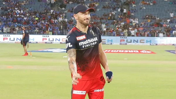 मैक्सेवल ने फेंका मेडेन विकेट वाला ओवर