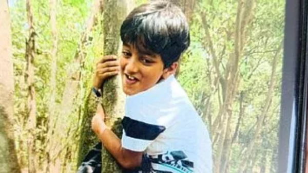 स्कूल बस की खिड़की से निकाला सिर, गेट से टकराकर हुई थी छात्र की मौत