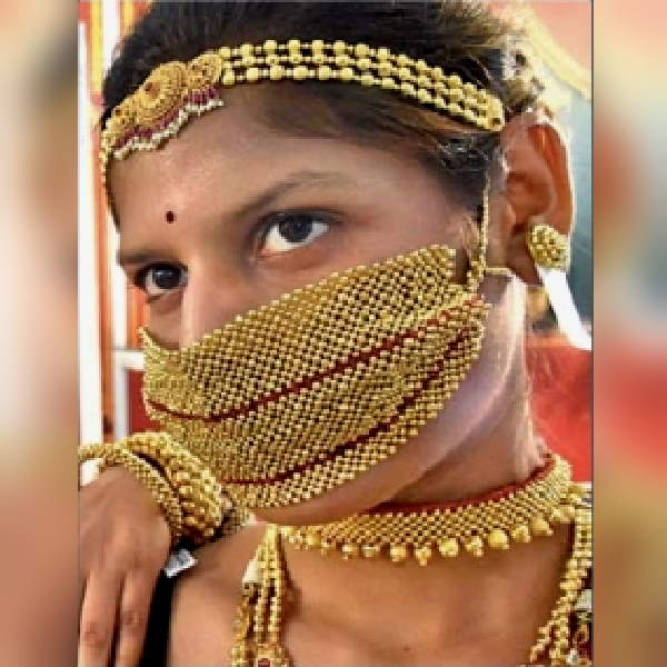 सोने का मास्क देखिए, पटना में मिलेगा