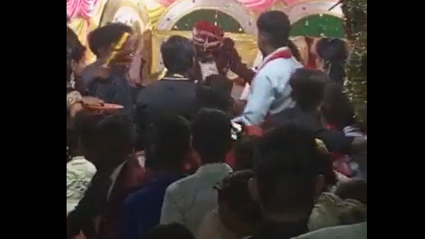 दुल्हन ने जयमाल फेंकते हुए दूल्हे पर की थप्पड़ों की बरसात