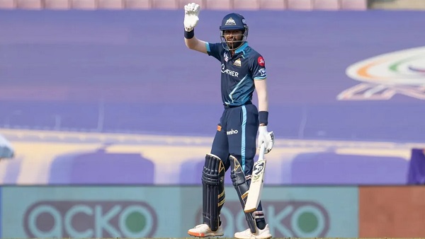 हार्दिक ने लगाई फिफ्टी