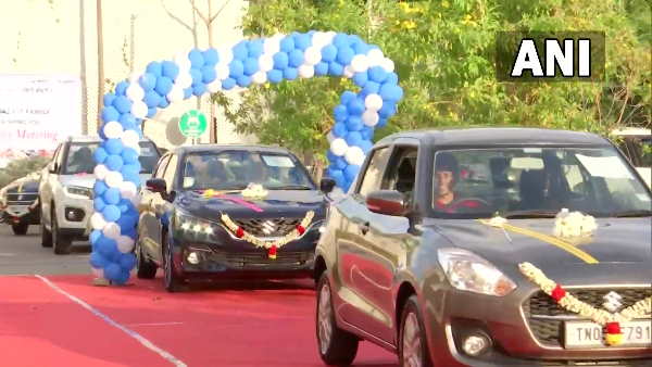 100 कर्मचारियों को दी कार