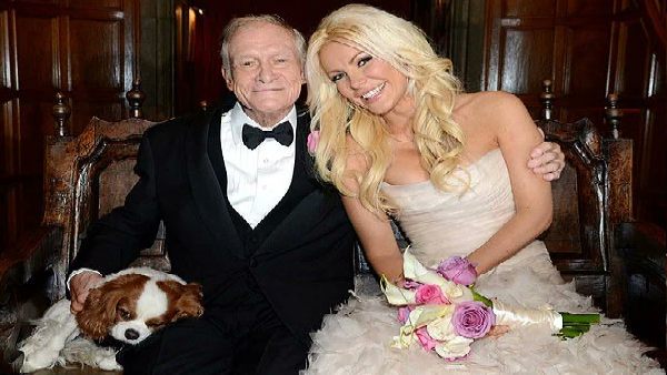 बार्बी बेंटन और हेफनर के बीच कई बार रोमांस बार्बी बेंटन और हेफनर के बीच कई बार रोमांस