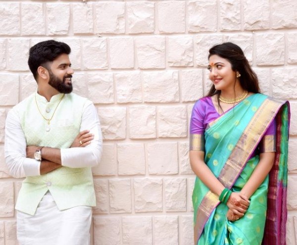 सगाई में शेयर की यह तस्वीर