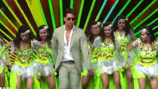 हीरोपंती-2 की टीम भी पहुंची शो पर हीरोपंती-2 की टीम भी पहुंची शो पर