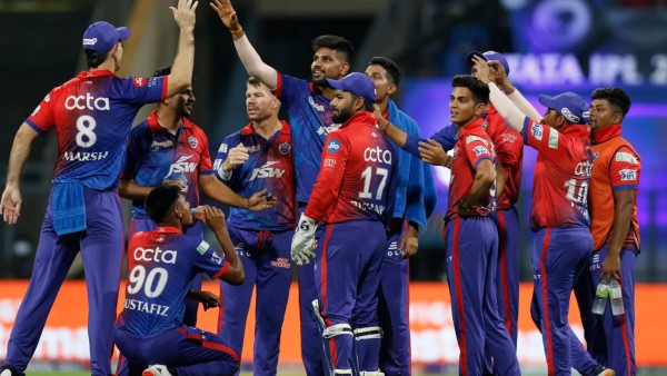 दिल्ली कैपिटल्स पर कोरोना का साया दिल्ली कैपिटल्स पर कोरोना का साया