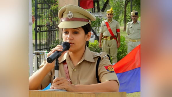 शासन की स्वीकृति के बिना ही विदेश घूमने चली गईं IPS अलंकृता सिंह