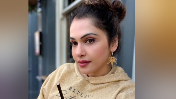 मुझे उससे अकेले मिलने के लिए कहा