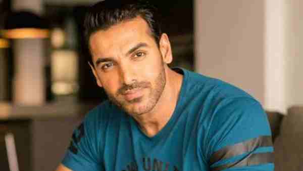 लेखक के रूप में वो मेरे पास काम मांगने के लिए आ चुके हैं लेखक के रूप में वो मेरे पास काम मांगने के लिए आ चुके हैं