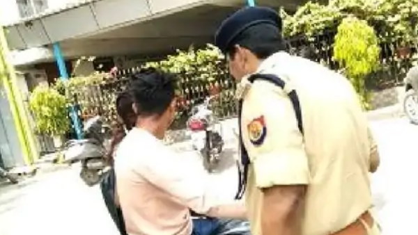 ACP ने मनचले को 5 सेकेंड में जड़े 5 थप्पड़