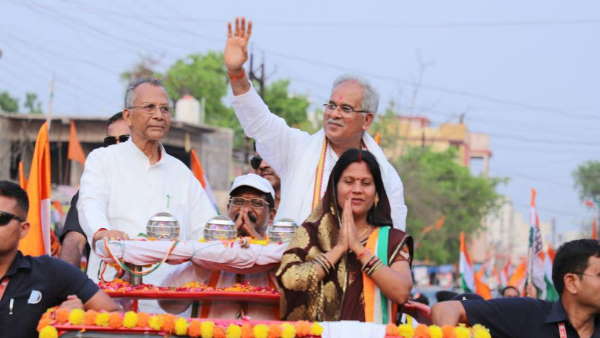 सीएम भूपेश ने गृहमंत्री ताम्रध्वज साहू और खाद्य मंत्री अमरजीत भगत के साथ किया रोड शो 