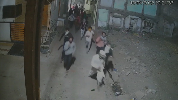  दो परिवारों को बनाया निशाना