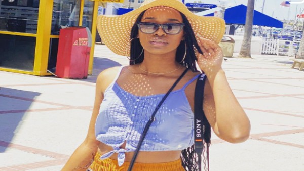 100 डालर में खरीदा कपड़ा 100 डालर में खरीदा कपड़ा