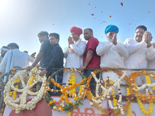 सिकंदरा चौराहे पर श्रद्धांजलि