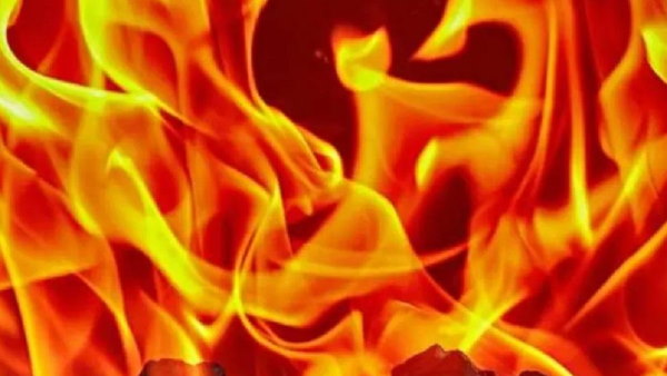 जेई ने लाइनमैन से कहा- तुम एक रात के लिए अपनी पत्नी को भेज दो...