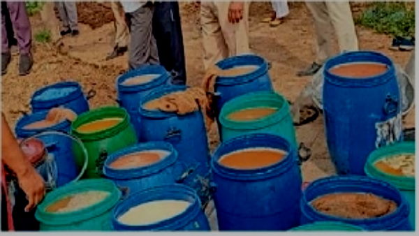 Wine factory busted by Punjab Police & excise department, seized 4000 liters of lahan bottles, See How they was making Liquor