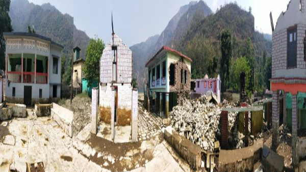 24 घंटे में गांव खाली करने का मिला था फरमान 24 घंटे में गांव खाली करने का मिला था फरमान
