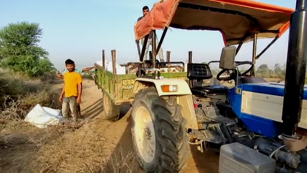 डिब्बे का पहला गेट काट लिया डिब्बे का पहला गेट काट लिया