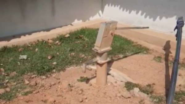 चंदा करके खुद ही बिछा दी पाइप लाइन