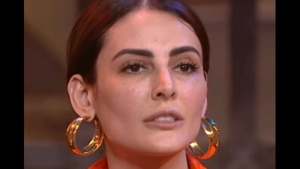  मुझे रिश्तों पर ना बताए कोई