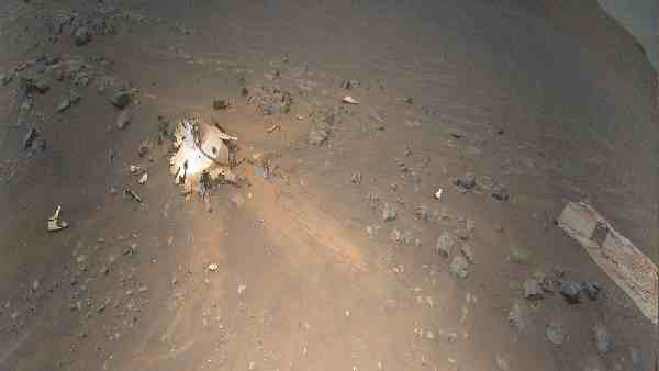 A backshell and a parachute, which were used to land the Perseverance rover and the Ingenuity helicopter, were found on the surface of Mars