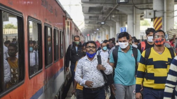 A fine of Rs 500 will be imposed on those found not wearing masks in public places in Delhi. A fine of Rs 500 will be imposed on those found not wearing masks in public places in Delhi.
