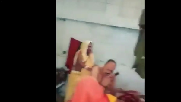 थाने में ही तेल लगवाकर मालिश करवाई