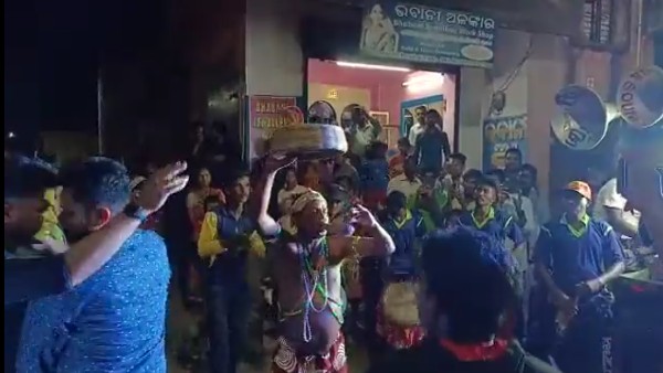 दूल्हे पर भी कार्रवाई की मांग