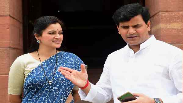 मंत्री ने राणा दंपति के लिए बोले अपशब्द