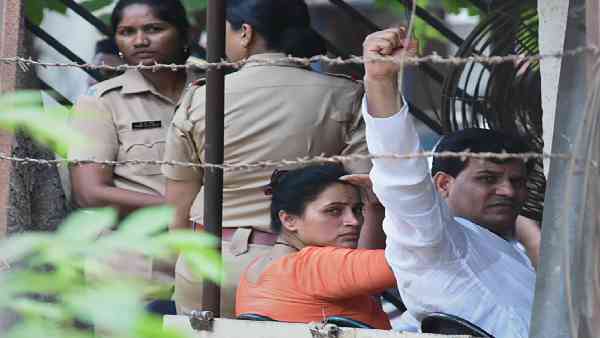 तलोजा जेल में रखे गए हैं राणा दंपति