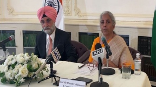 'एक दोस्त को किसी भी कारण से कमजोर नहीं किया जा सकता...' 'एक दोस्त को किसी भी कारण से कमजोर नहीं किया जा सकता...'