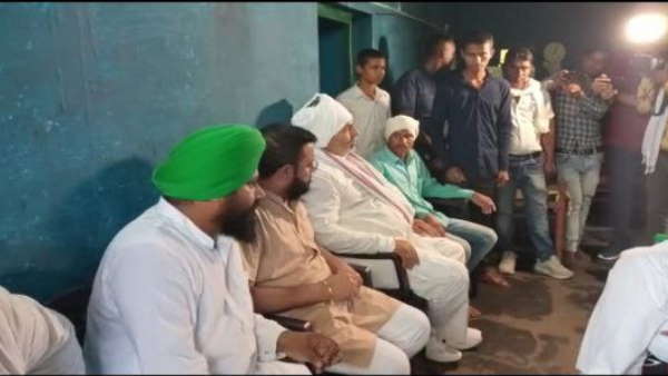 दिवंगत किसान सियाराम पटेल के परिजनों से मिले टिकैत 