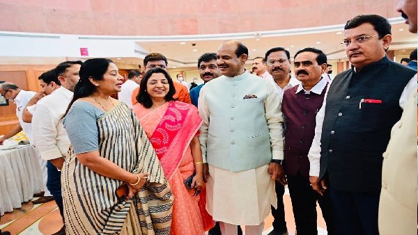 लोकसभा अध्यक्ष ने शेयर की तस्वीरें लोकसभा अध्यक्ष ने शेयर की तस्वीरें