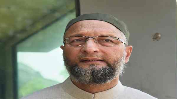 ओवैसी भड़काएंगे सपा के अंदर की आग ?