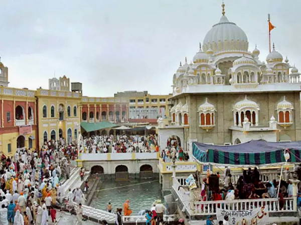 Gurdwara Sri Panja Sahib: a famous sikh architecture of Hasan Abdal Pakistan, hundreds Indian going, Know history In Hindi
