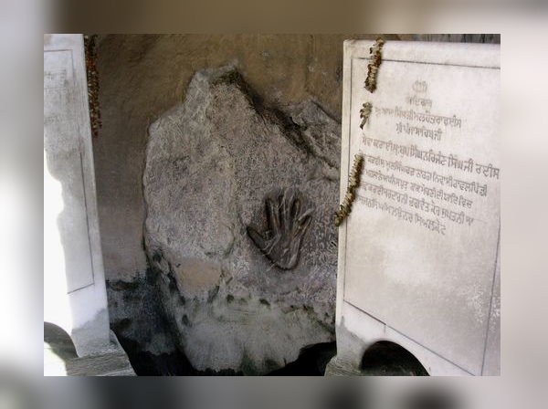 Gurdwara Sri Panja Sahib: a famous sikh architecture of Hasan Abdal Pakistan, hundreds Indian going, Know history In Hindi