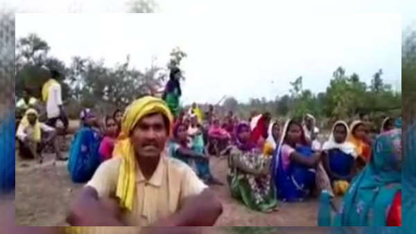 ग्रामीणों का विरोध जारी 