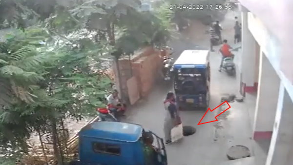 बाजार से लौट रही थी महिला