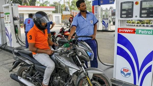 हर दिन सुबह 6 बजे तय होती है पेट्रोल-डीजल की कीमत 