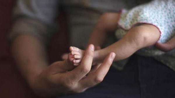 17 साल की लड़की मां बनी 17 साल की लड़की मां बनी