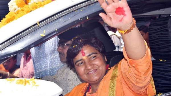 कांग्रेस को भी लिया आड़े हाथों